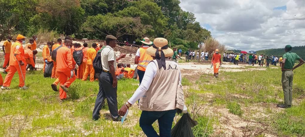 Prisoners many people 